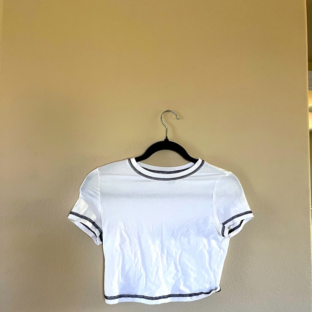 very cute basic crop top can wear many times in just one week!